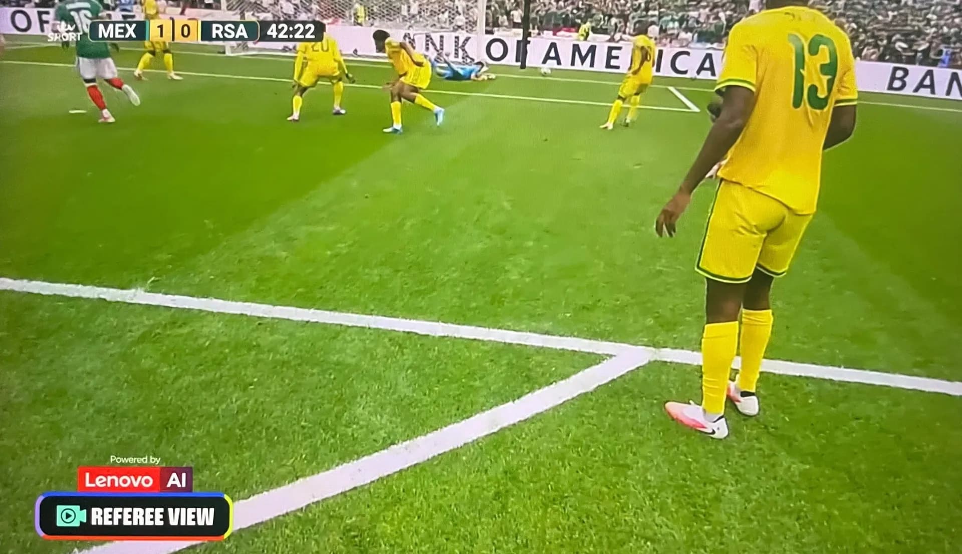 Hình ảnh camera gắn trên người trọng tài (nguồn FIFA)